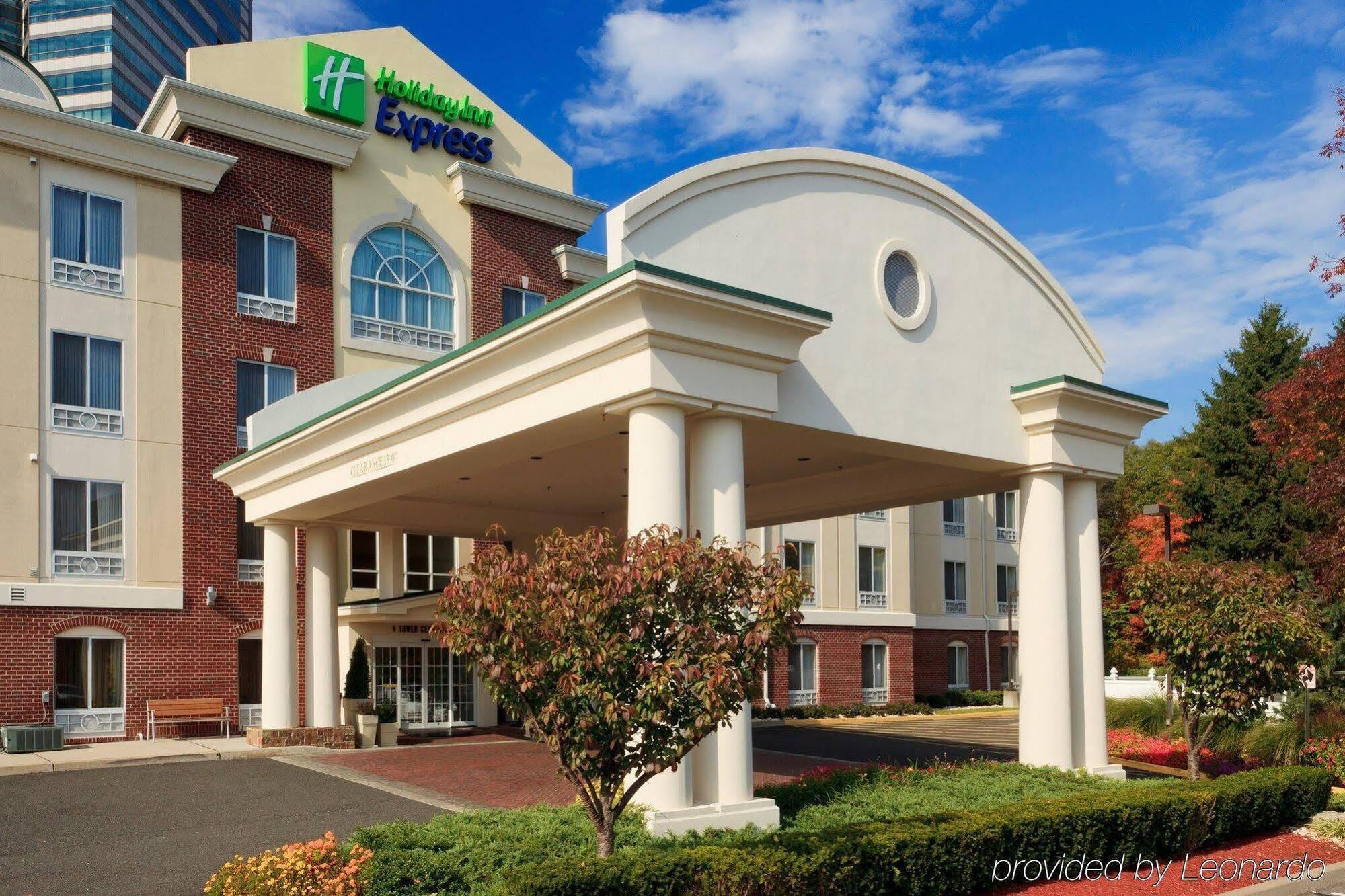 Holiday Express Tower Center New Brunswick By Ihg